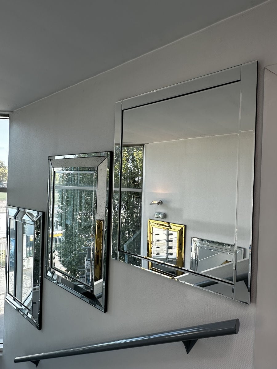 Miroir dans le showroom Reverchon